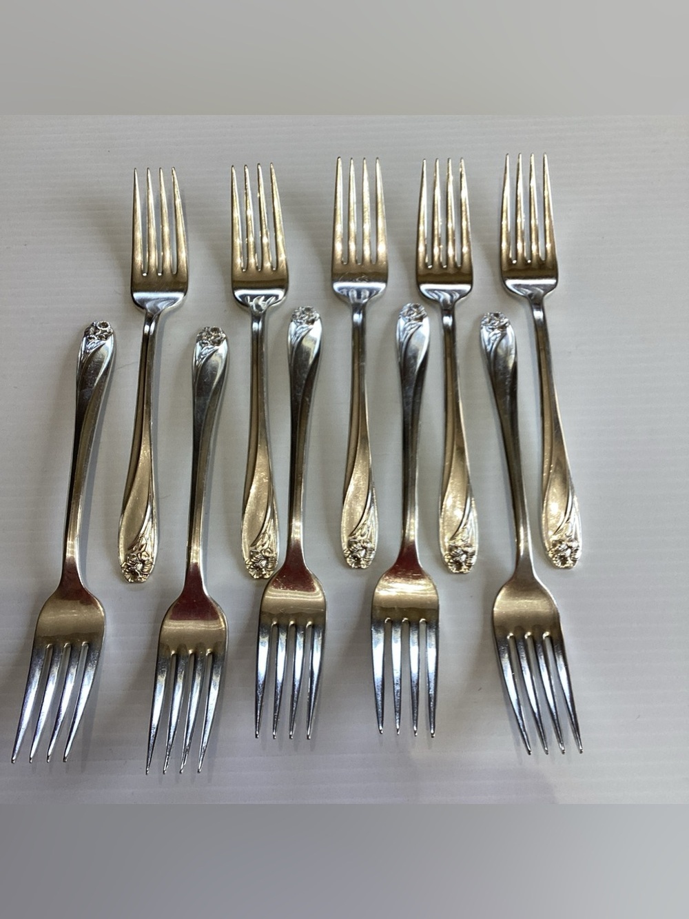 10 X Daffodil by 1847 Rogers Bros IS 1950 Dessert Luncheon Fork 7"